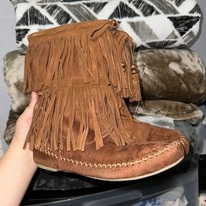 Fringe boots